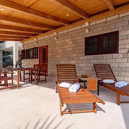 Lägenhet Pet Friendly In Kneze With Kitchen *