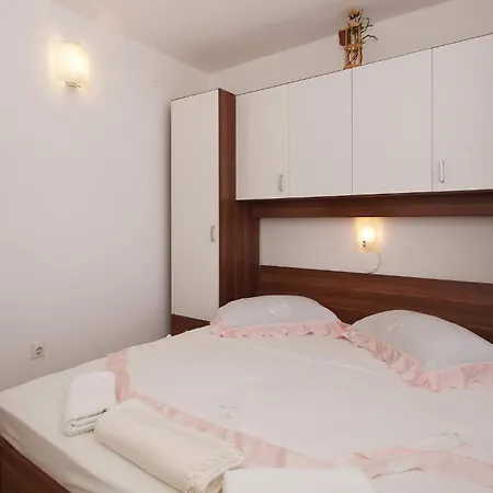Lägenhet Pet Friendly In Kneze With Kitchen Pupnat