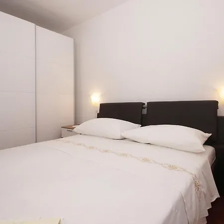 Pet Friendly In Kneze With Kitchen Lägenhet *