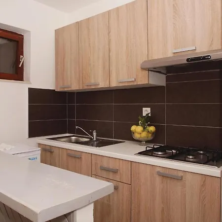 Lägenhet Pet Friendly In Kneze With Kitchen *