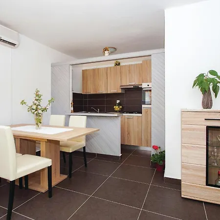 Apartment Kneze With Sea View I Pupnat