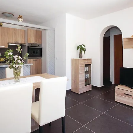 Lägenhet Pet Friendly In Kneze With Kitchen